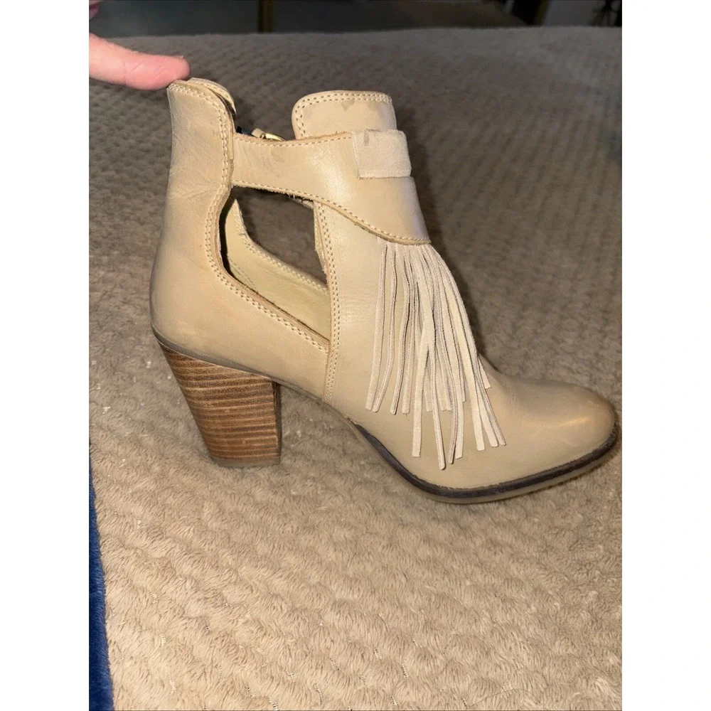 SBicca Leather Fringe Bootie Taupe Buckle Hippy Cowgirl Festival SZ 8